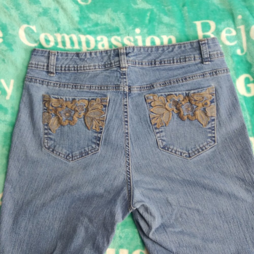 Charter Club Classic Fit Jeans Size 10P - Picture 4 of 7